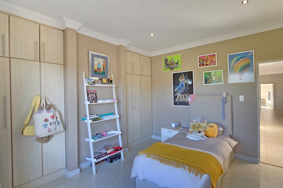 4 Bedroom Property for Sale in Graanendal Western Cape